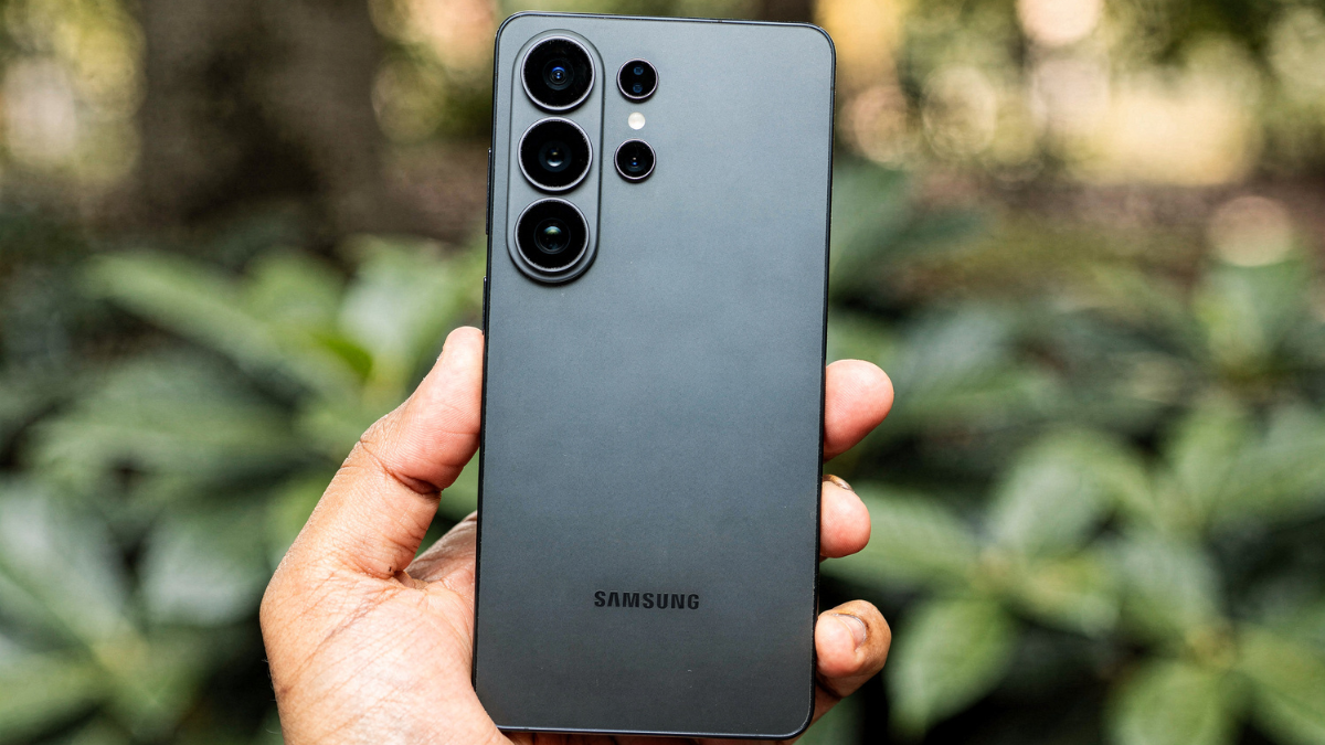 Samsung Galaxy S26 Ultra, Galaxy S26 Ultra camera, Galaxy S26 Ultra review, Galaxy S26 Ultra APV codec, Galaxy S26 Ultra Horizon Lock, Galaxy S26 Ultra Audio Eraser, Galaxy S26 Ultra video, Galaxy S26 Ultra f/1.4, Galaxy S26 Ultra specs, Galaxy S26 Ultra price, Galaxy S26 Ultra vs iPhone 17 Pro