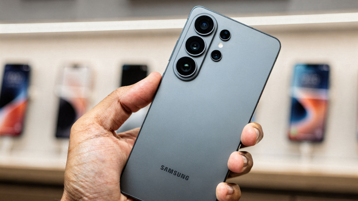 Samsung Galaxy S26 Ultra, Galaxy S26 Ultra camera, Galaxy S26 Ultra review, Galaxy S26 Ultra APV codec, Galaxy S26 Ultra Horizon Lock, Galaxy S26 Ultra Audio Eraser, Galaxy S26 Ultra video, Galaxy S26 Ultra f1.4, Galaxy S26 Ultra specs, Galaxy S26 Ultra price, Galaxy S26 Ultra vs iPhone 17 Pro