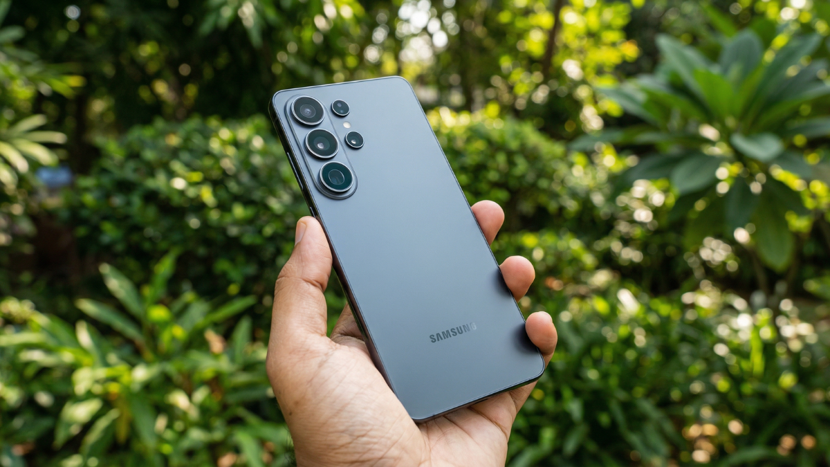 Samsung Galaxy S26 Ultra, Galaxy S26 Ultra camera, Galaxy S26 Ultra review, Galaxy S26 Ultra APV codec, Galaxy S26 Ultra Horizon Lock, Galaxy S26 Ultra Audio Eraser, Galaxy S26 Ultra video, Galaxy S26 Ultra f/1.4, Galaxy S26 Ultra specs, Galaxy S26 Ultra price, Galaxy S26 Ultra vs iPhone 17 Pro