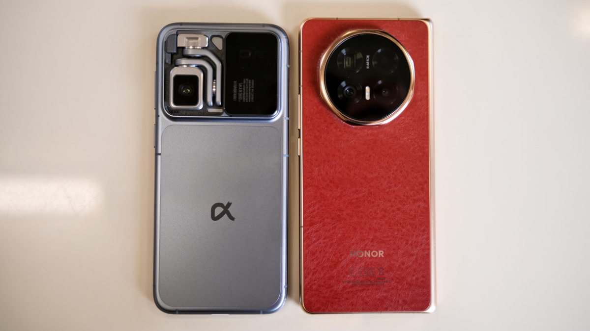 Honor Magic V6 & Honor Robot Phone in one image