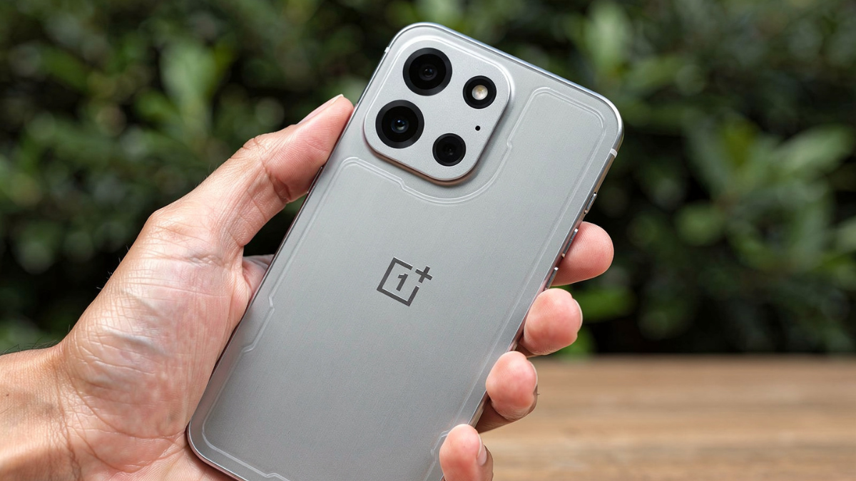 OnePlus Nord 6 on hands review