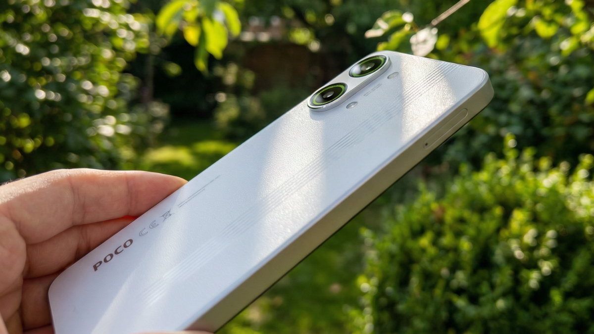 POCO X8 Pro AnTuTu score, POCO X8 Pro benchmark, POCO X8 Pro Dimensity 8500 Ultra, POCO X8 Pro gaming performance, POCO X8 Pro overheating test, POCO X8 Pro review 2026, POCO X8 Pro IceLoop cooling, POCO X8 Pro Geekbench score