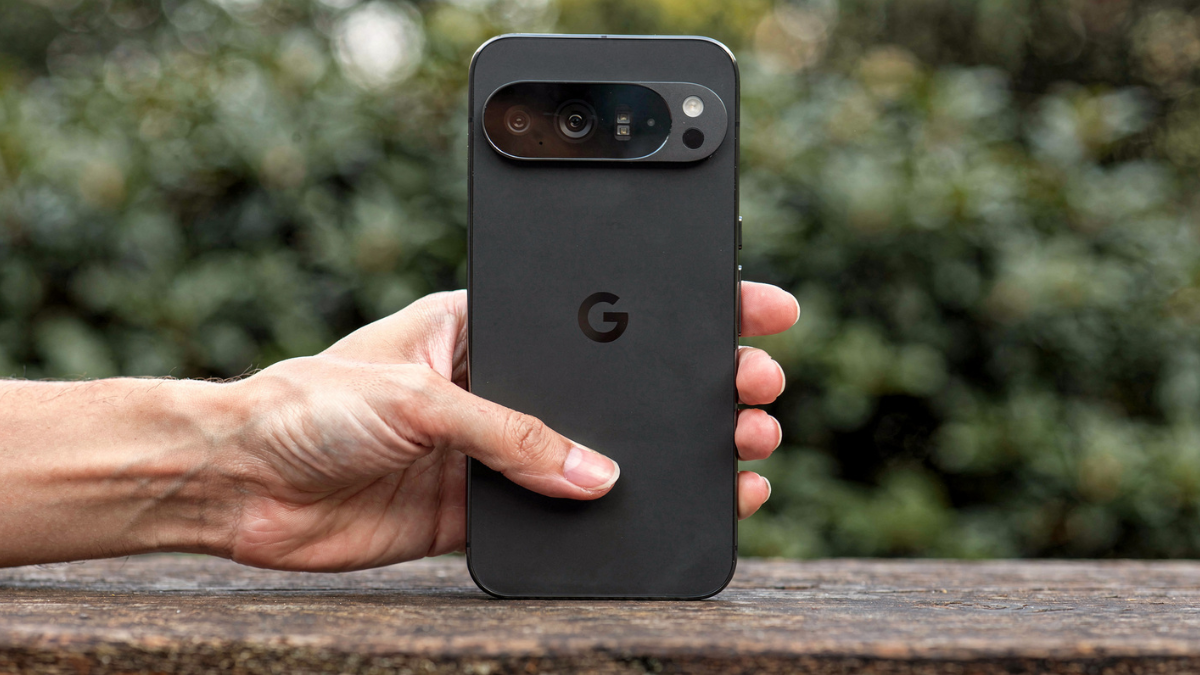 Pixel 10, Pixel 10 Pro display glitch, proximity sensor bug, screen flickering, Pixel 10 Pro problems March 2026