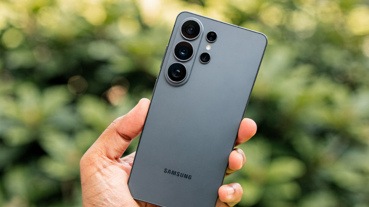 Samsung Galaxy S26 Ultra, Galaxy S26 Ultra camera, Galaxy S26 Ultra review, Galaxy S26 Ultra APV codec, Galaxy S26 Ultra Horizon Lock, Galaxy S26 Ultra Audio Eraser, Galaxy S26 Ultra video, Galaxy S26 Ultra f/1.4, Galaxy S26 Ultra specs, Galaxy S26 Ultra price, Galaxy S26 Ultra vs iPhone 17 Pro