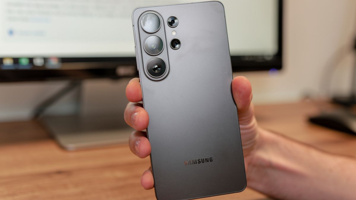 Samsung Galaxy S26 Ultra review News & Launches