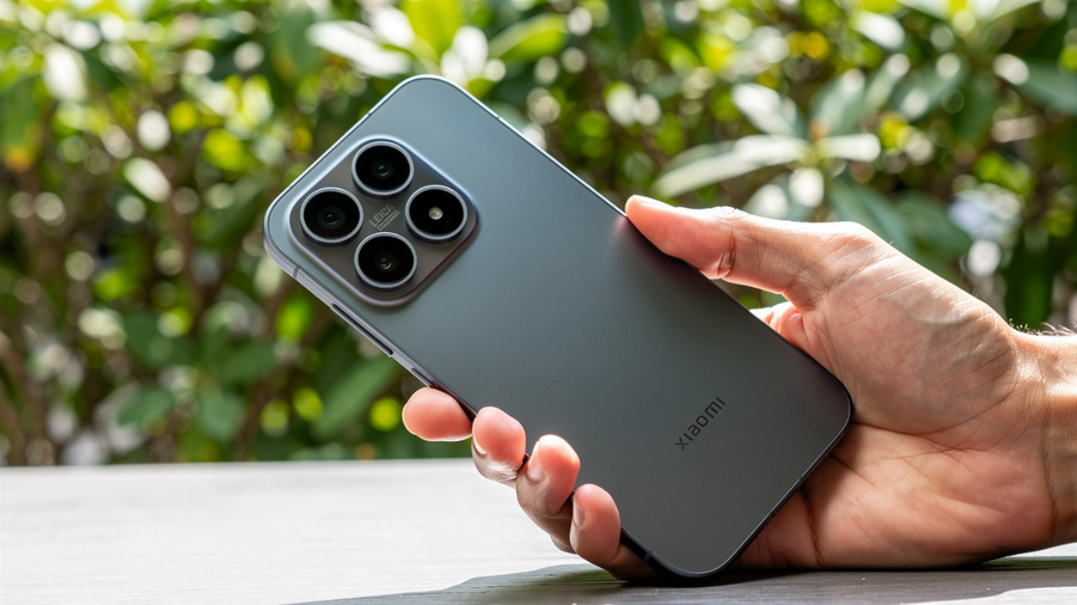 Xiaomi 17 battery, Xiaomi 17 6330mAh vs 7000mAh, Xiaomi 17 global vs China specs, HyperOS 3, Xiaomi 17 100W charging, Xiaomi 17 review 2026