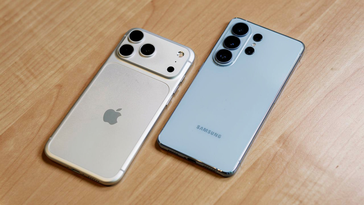 Samsung S26 Ultra and iPhone 17 Pro Max in one image